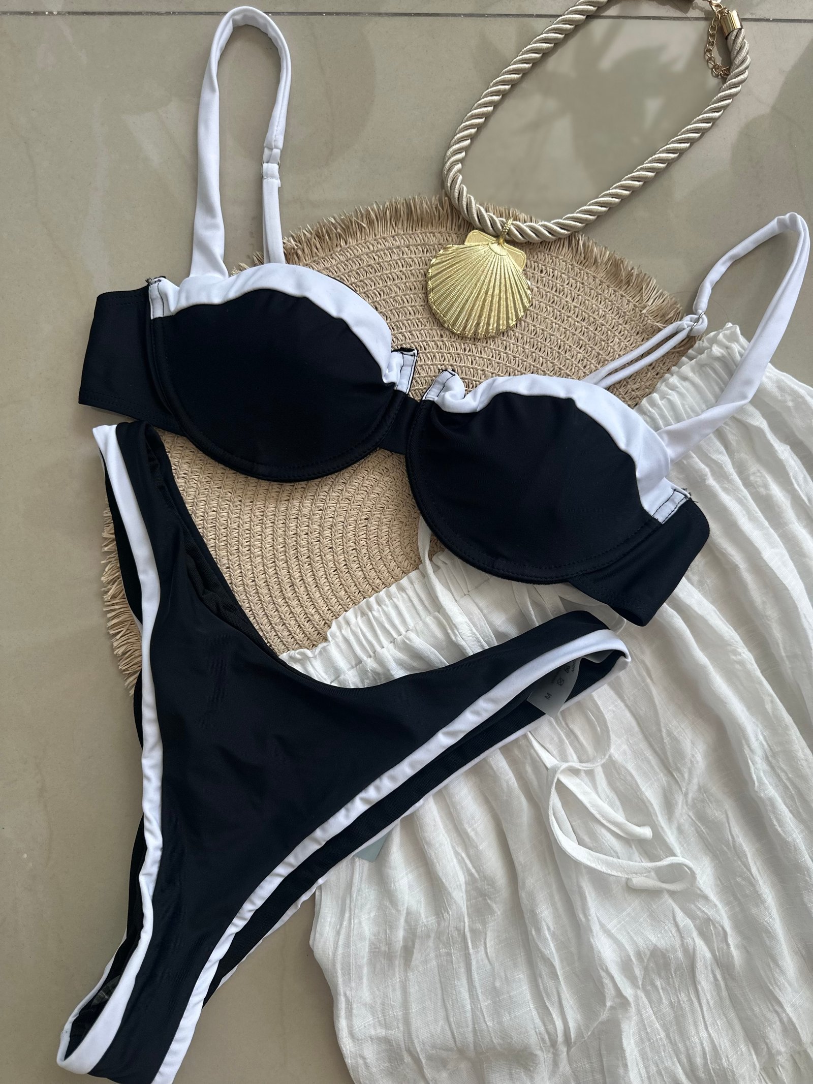 Bikini Liso Con Varilla - Negro/Blanco