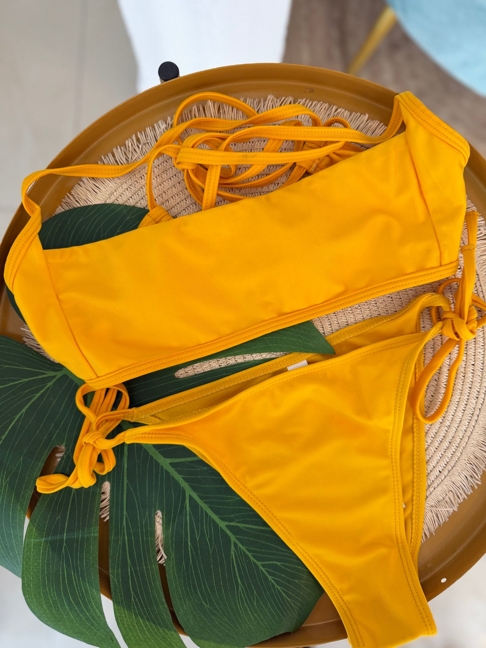 Bikini Liso Corte Cuadrado - Amarillo